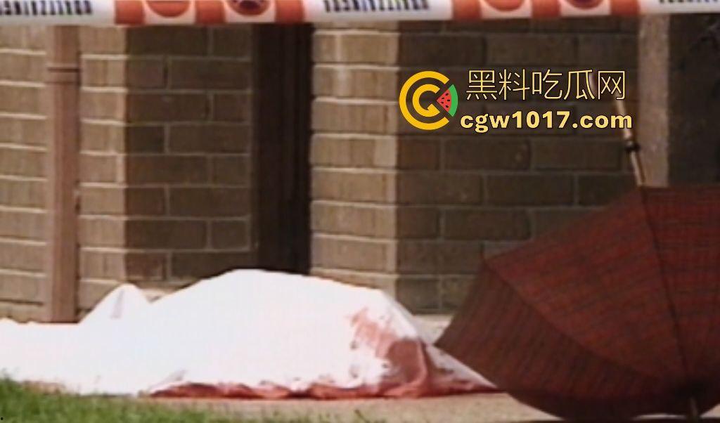 电影【她行走于黑暗中】女警阿马娅十年潜伏,寻秘密武器库并摧毁,爱恨交织成转折点,真实行动改编惊心动魄!