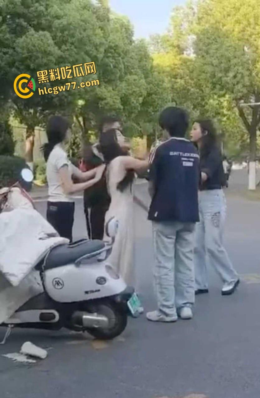 滁州学院渣男花心翻车,女友当众耳光伺候,360度捉奸现场嗨爆全网!