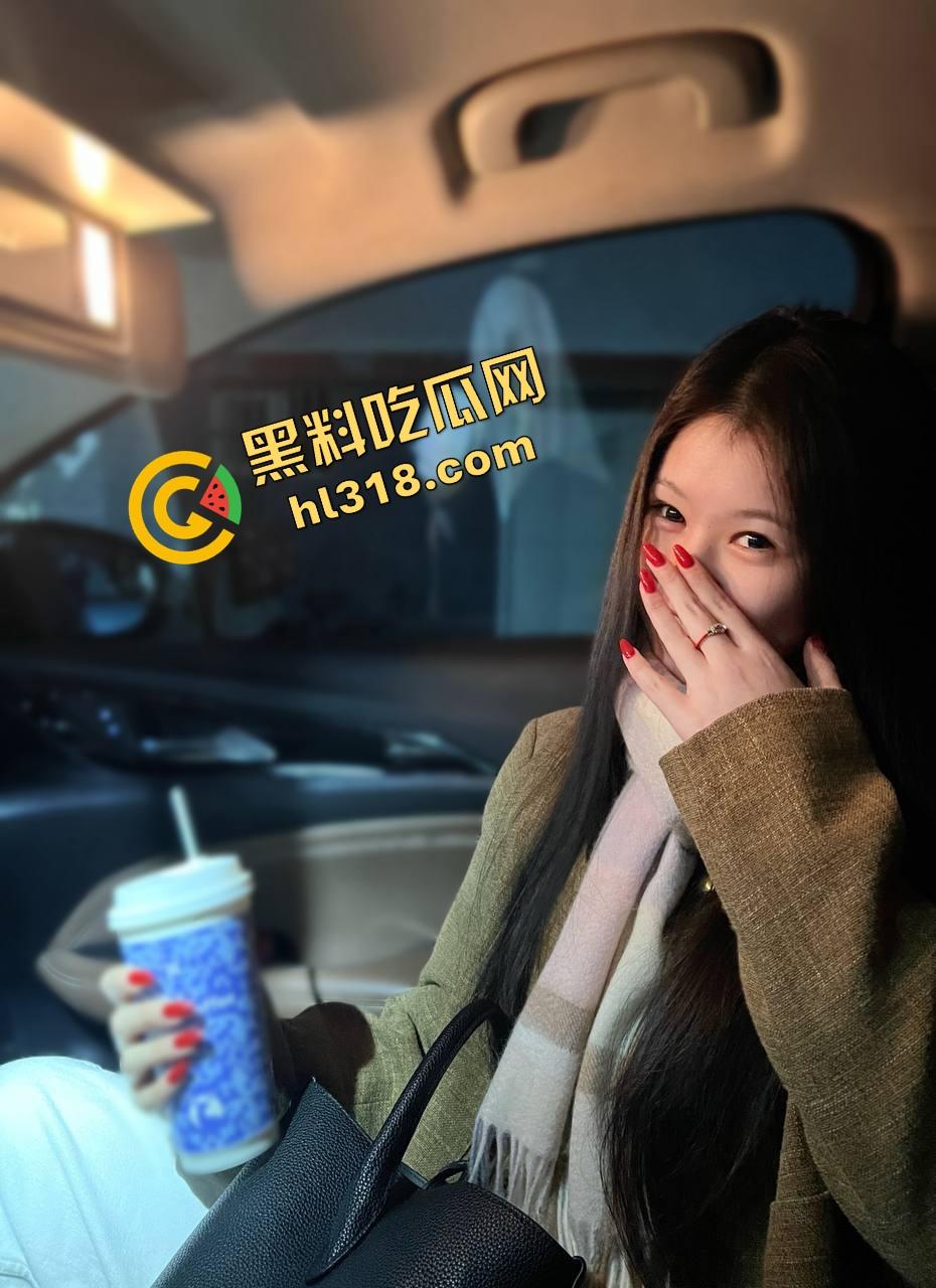 约炮美甲店少妇本想随便玩,结果喷成水龙头,直接喊兄弟组队3P,骚货嘴上说害羞下面一刻都不停!