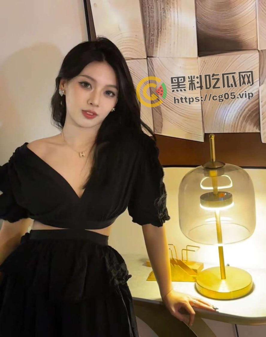 福建泉州大学生 张钰涵 音乐舞蹈学院肥臀母狗 欠操欠轮欠调教 最喜欢被狠狠扇屁股 私密视频被男友流出