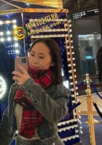 内蒙古科技大学大四学姐【拉布珠】校内公然售卖福利视频又被实锤,强行辟谣自抽嘴巴,脸打得啪啪响!