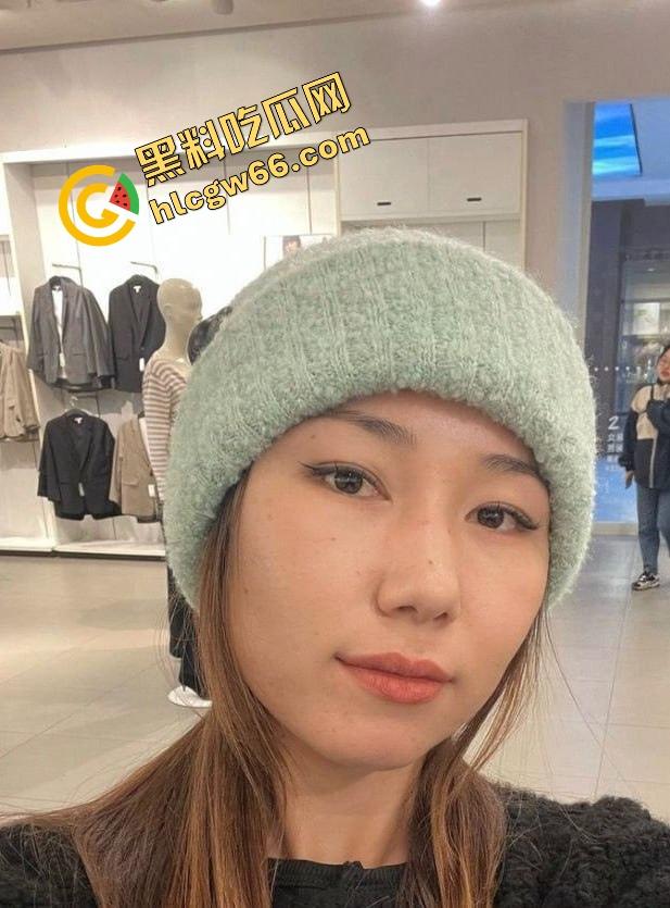 内蒙古科技大学大四学姐【拉布珠】校内公然售卖福利视频又被实锤,强行辟谣自抽嘴巴,脸打得啪啪响!