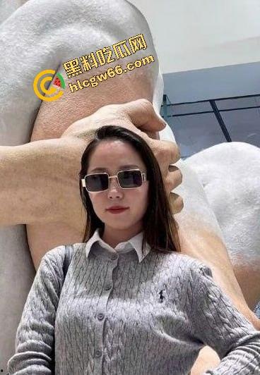 内蒙古科技大学大四学姐【拉布珠】校内公然售卖福利视频又被实锤,强行辟谣自抽嘴巴,脸打得啪啪响!