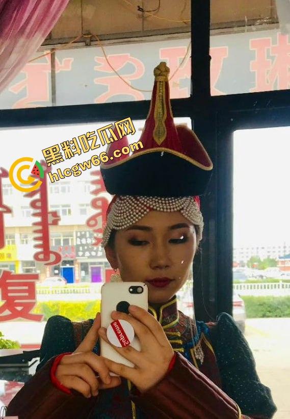 内蒙古科技大学大四学姐【拉布珠】校内公然售卖福利视频又被实锤,强行辟谣自抽嘴巴,脸打得啪啪响!