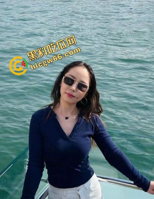 内蒙古科技大学大四学姐【拉布珠】校内公然售卖福利视频又被实锤,强行辟谣自抽嘴巴,脸打得啪啪响!