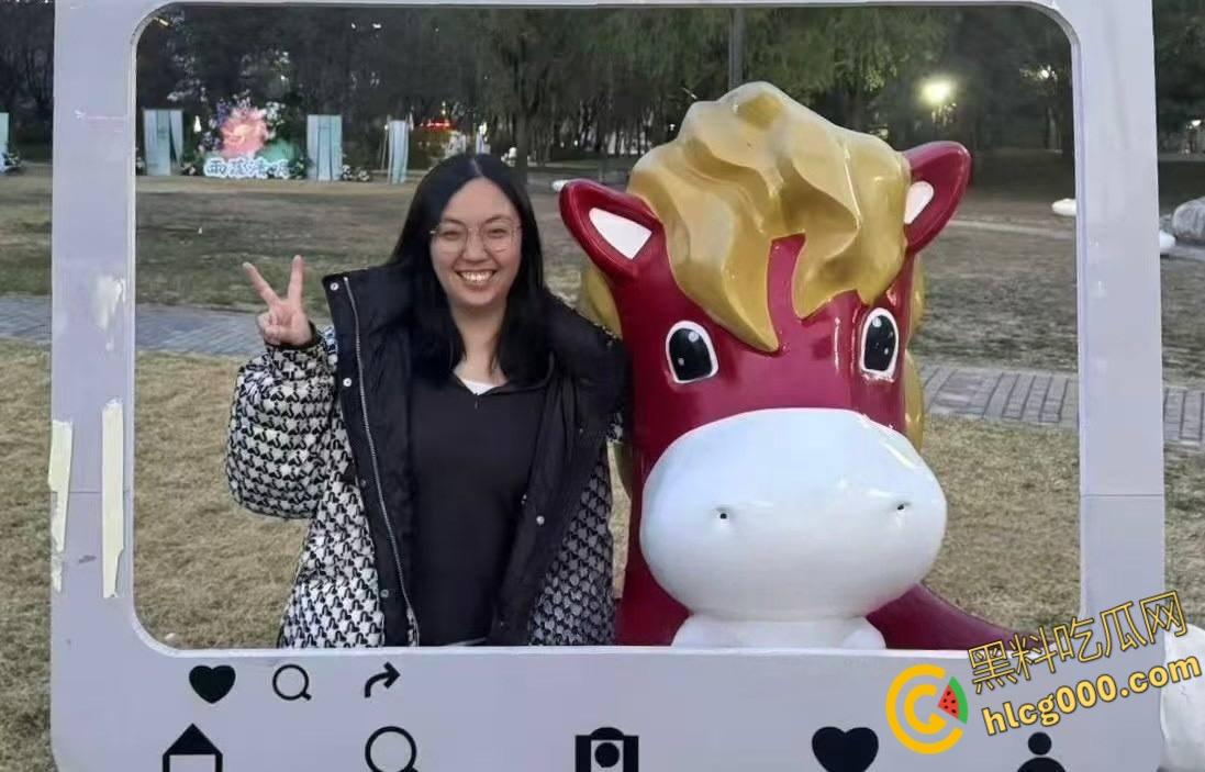 河北保定物理老师【宋津莉】，校内教书育人，校外吃屌母狗，私下戴眼罩调教SM，老师都这么会玩吗 !