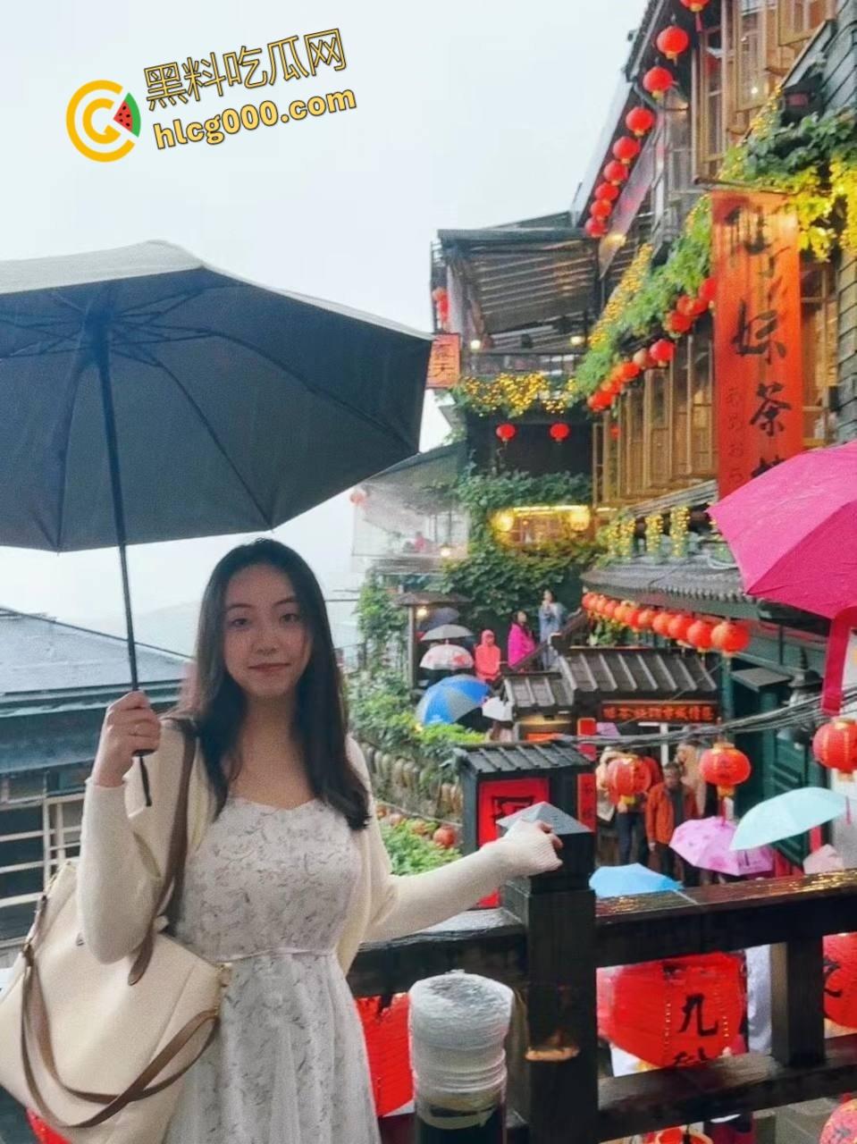 河北保定物理老师【宋津莉】,校内教书育人,校外吃屌母狗,私下戴眼罩调教SM,老师都这么会玩吗 !