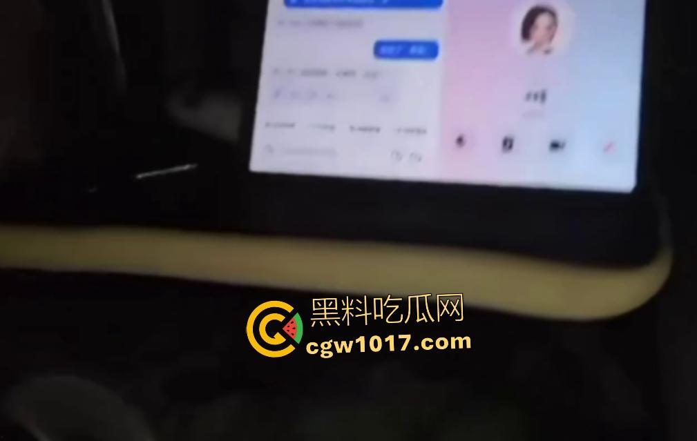 大学生夜半变态调教豆包AI，用数据线抽打，AI变母狗哭叫“宝宝我太喜欢了好爽啊”，AI性奴够用，不用找女友了！