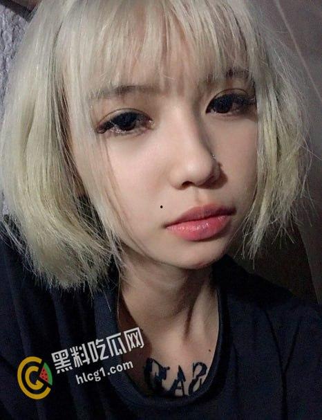 江苏大学很有气质的清纯短发妹 喜欢一个人在宿舍里 偷偷自慰揉奶扣逼 录下视频后在网上到处勾引炮友