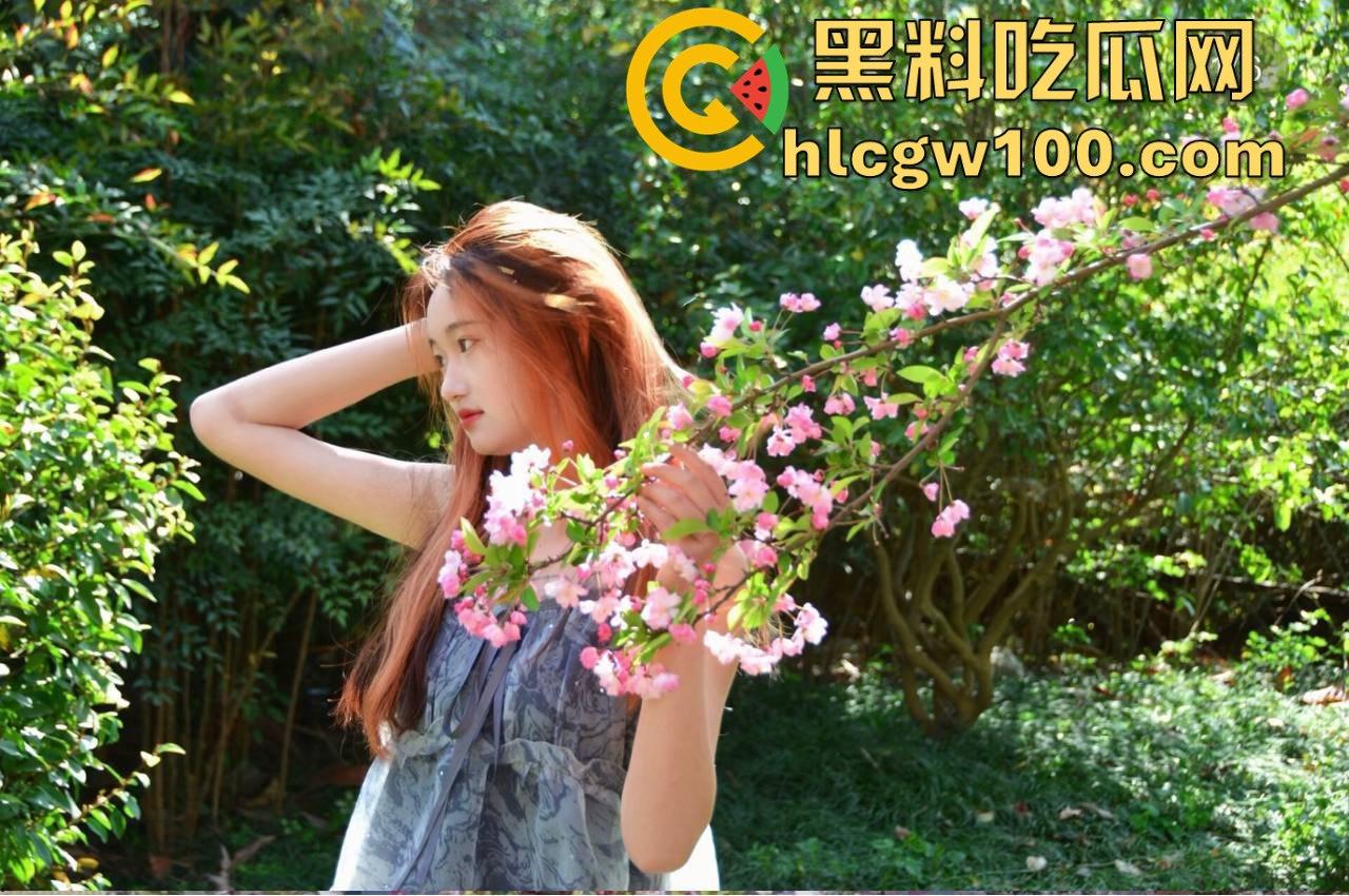 西安交通大学大四学姐【钟珂怡】私密视频泄露，网上裸聊自慰极品骚货饥渴难耐。