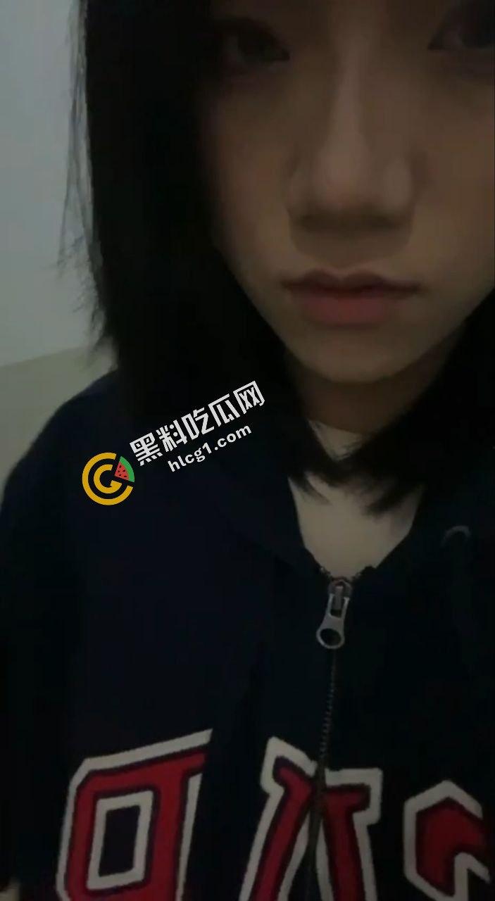 江苏建筑技术学院 很嫩很清纯的大二学妹 被多金学长利用钞票成功得吃 拍摄视频流出