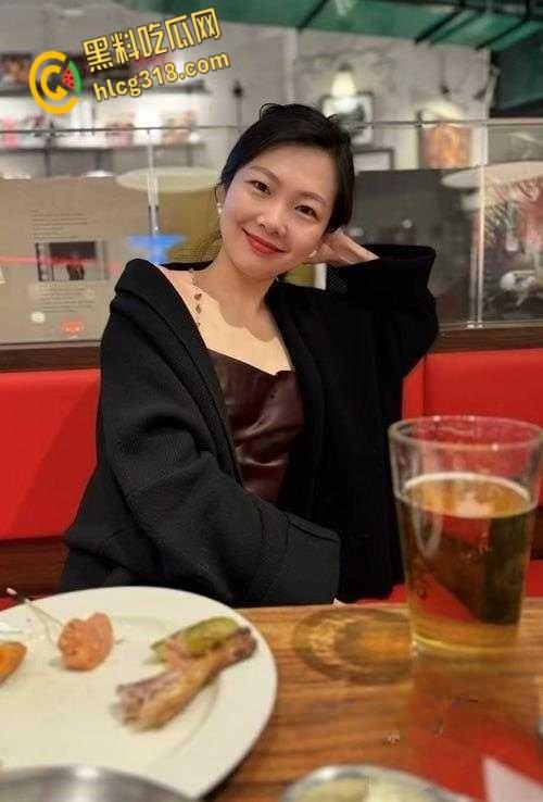 山东航空少妇【王萱】就爱偷情出轨,老公不在家就与男同事偷情,情趣黑丝口珠样样少不了!