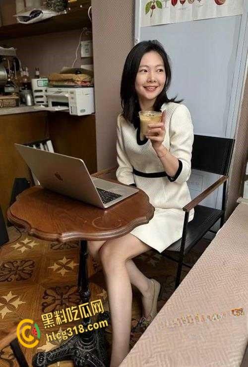 山东航空少妇【王萱】就爱偷情出轨,老公不在家就与男同事偷情,情趣黑丝口珠样样少不了!