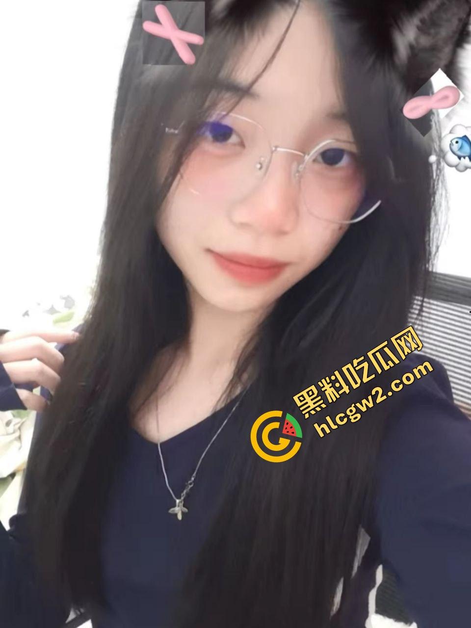 重庆清纯眼镜妹反差骚婊『孟嘉艺』滴滴司机面前露出调教!出租车变淫乱现场!独家流出!