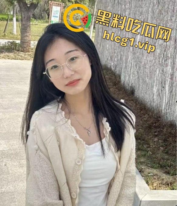 清纯妹子的火辣反差！湖北科技学院崔西梅酒店大战，眼镜一秒变母狗！