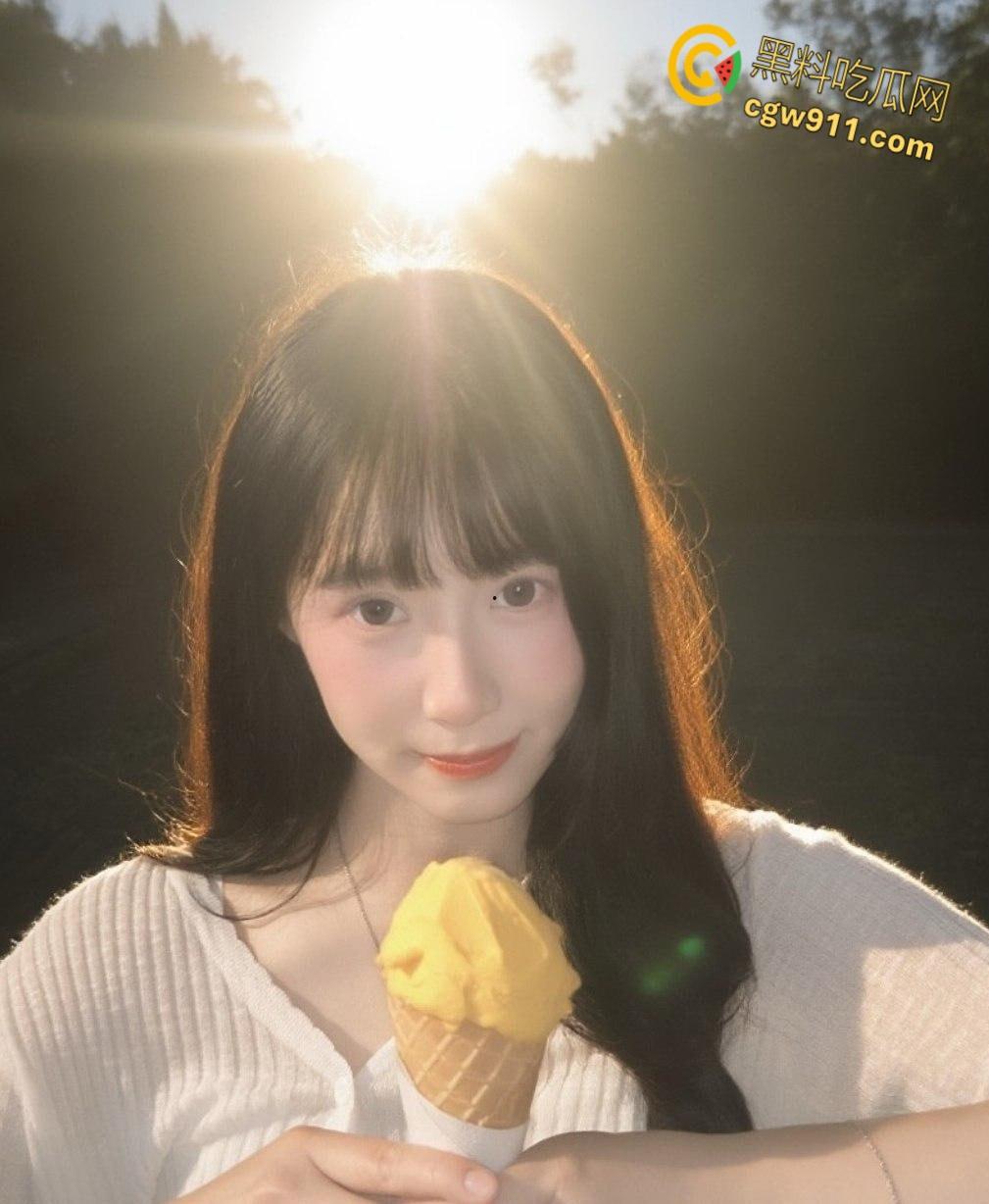 IG美妆博主【Catalina】,清纯嫩妹露脸自慰,白虎嫩穴被男友爆菊肛交,后入打桩淫水四溅 !