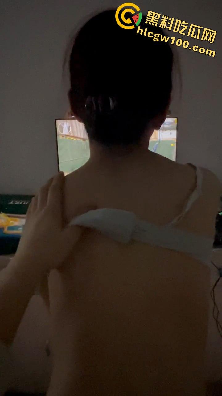 纯粹的猛攻艺术!不仅是游戏的枪王,更是现实的钢枪王,骚母狗女友被干的乱叫!