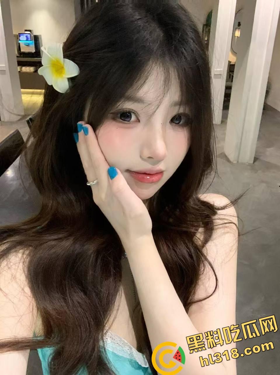 38D大奶乳交什么体验？两坨肉球包裹鸡巴肉球一夹，鸡儿消失不见，摩擦感顶到爆，男人只想一直夹着！