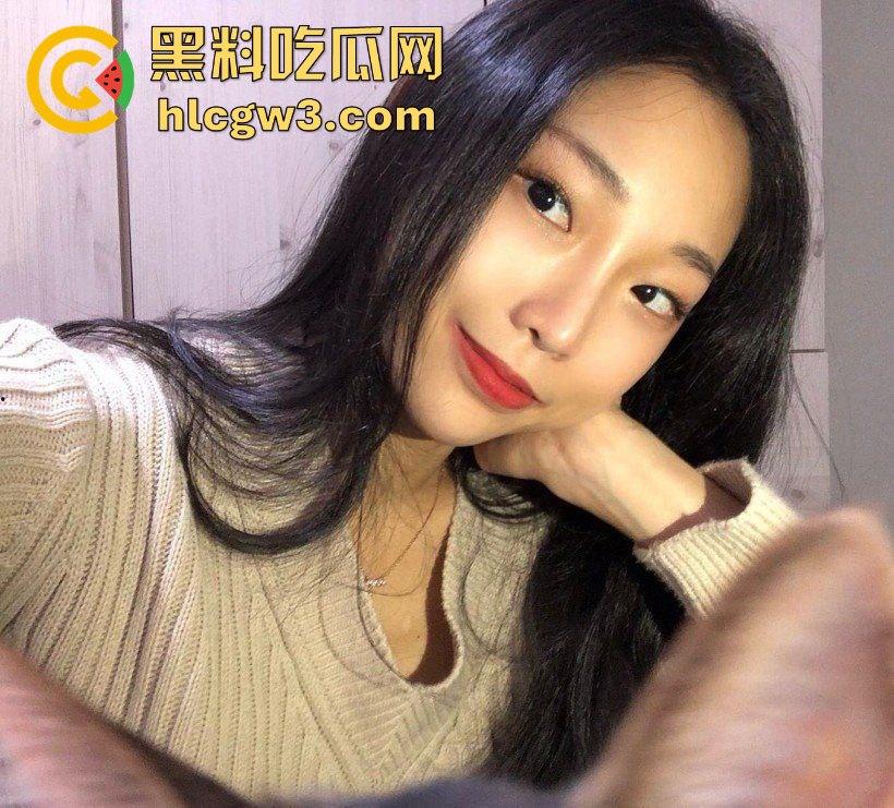 学姐宿舍变成人间春宫, 抠逼自慰闭眼幻想被猛操,高潮抽搐喷汁,偷拍视频直冲你的G点!