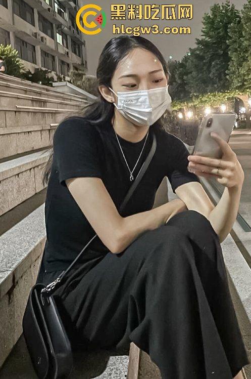 学姐宿舍变成人间春宫, 抠逼自慰闭眼幻想被猛操,高潮抽搐喷汁,偷拍视频直冲你的G点!