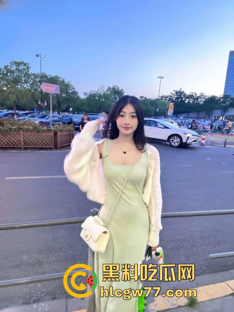 独家爆料 浙江无锡科技职业学院【方诗蕊】私密照流出 口交深喉技术爽翻男友 无套猛烈抽插校花叫不停!