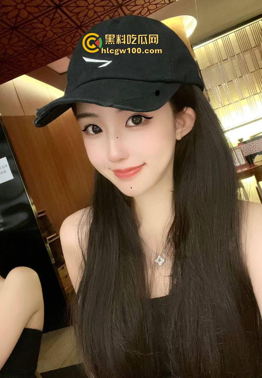 广州极品美女车震口爆实录,醇熟口技一流,吸裹舔吞一气呵成,肉棒爆浆全吞,画面爽到无法形容!