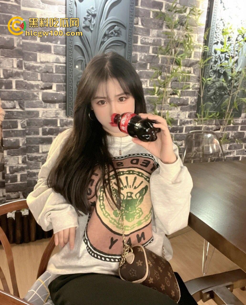 广州极品美女车震口爆实录,醇熟口技一流,吸裹舔吞一气呵成,肉棒爆浆全吞,画面爽到无法形容!