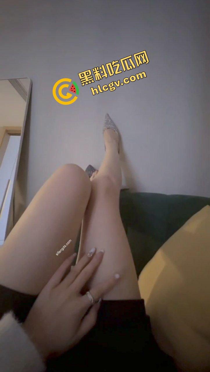 抖音极品女同姐妹网红『饭饭fan』姐妹恋爱 没鸡巴怎么行?与土豪大哥开房双飞 独家曝光!