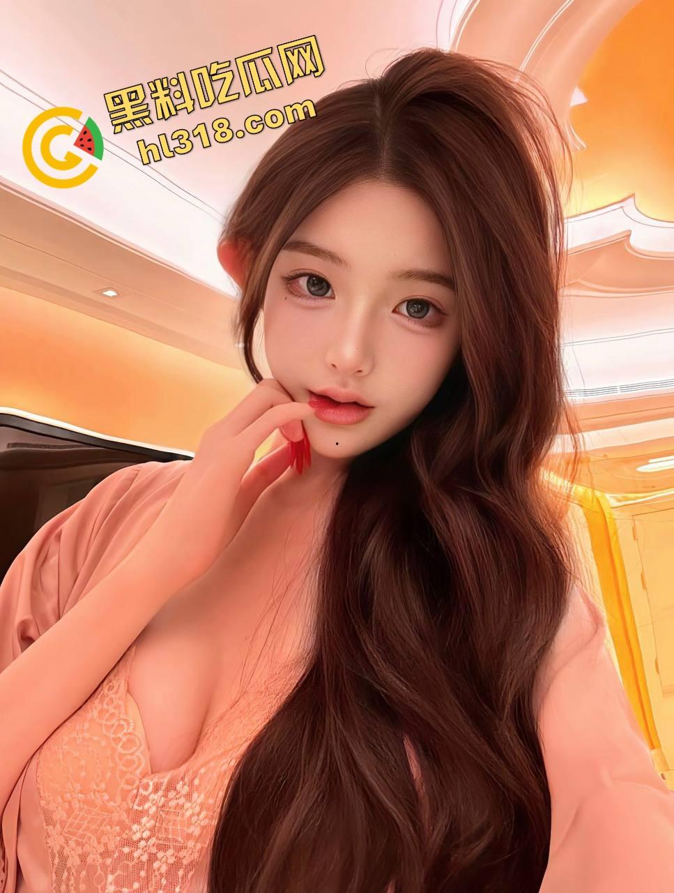 周末约炮骚逼当场被干爽，一边被爆插一边给舔狗打电话，电话偷情直播呻吟，绿帽舔狗听得直喘！