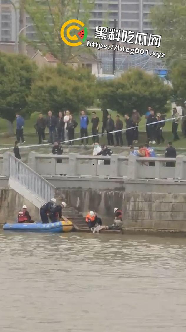 江苏妙龄女孩跳河事件!跳之前还在看手机等渣男消息 最后绝望跃下 现场视频流出