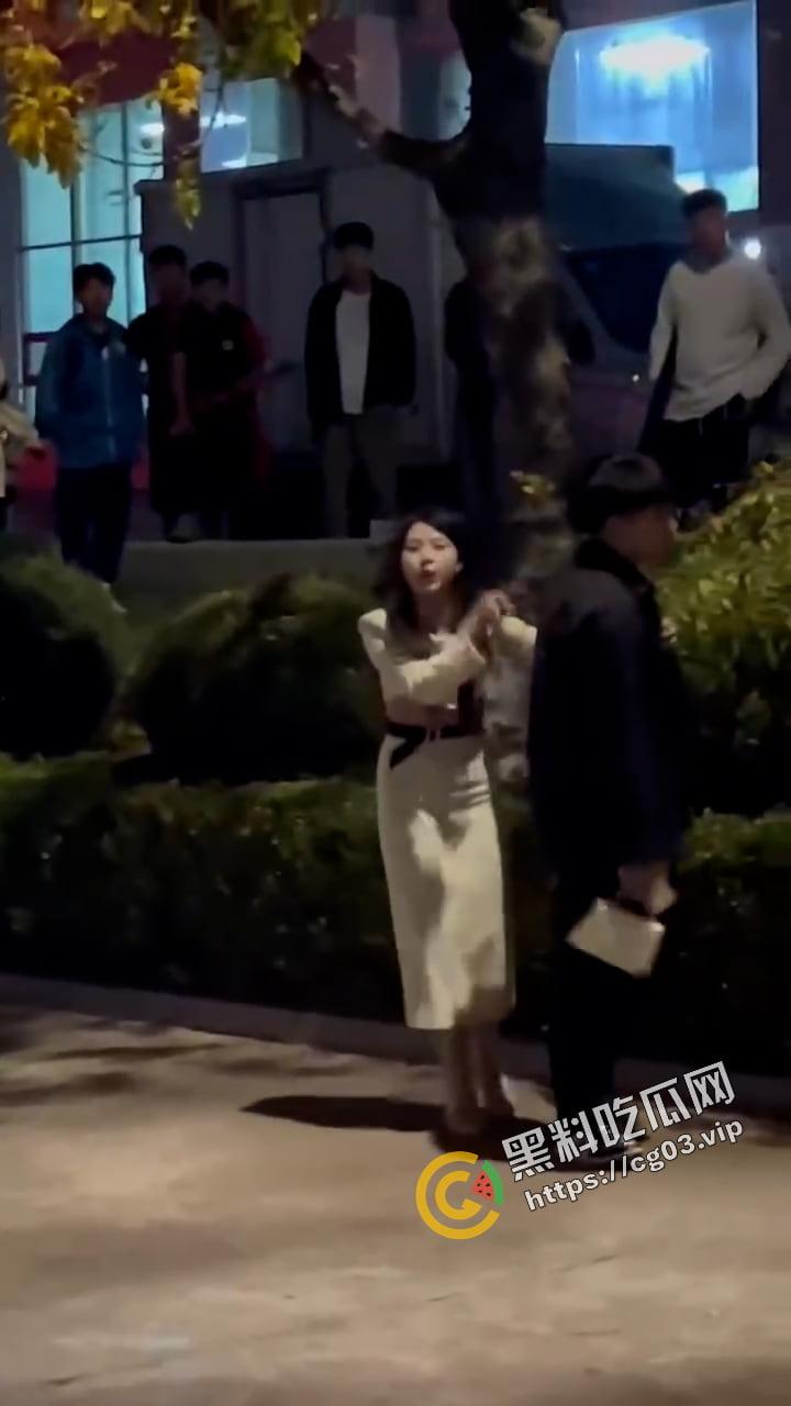 山东体育学院  男生出轨 女生打飞的过来兴师问罪 惊动全校 暴脾气是一点委屈都受不了