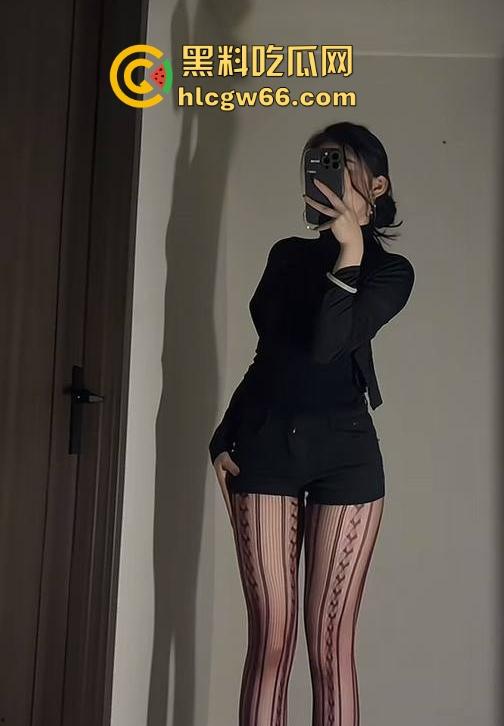 抖音网红【我是OU】约炮金主视频泄露 魔鬼身材令人垂涎欲滴 抓奶抽插让你大饱眼福!