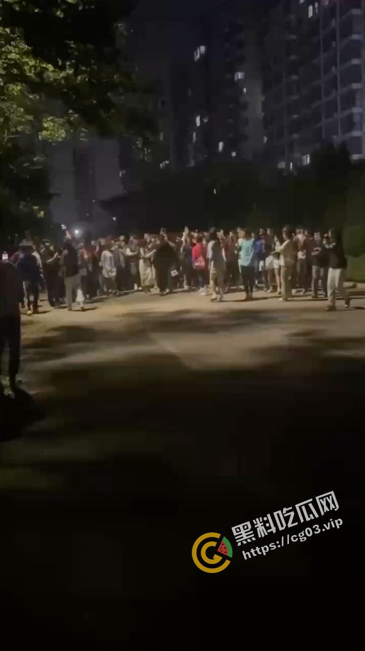 山东体育学院 男生出轨 女生打飞的过来兴师问罪 惊动全校 暴脾气是一点委屈都受不了
