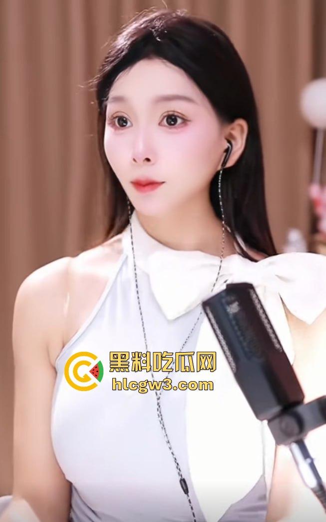 抖音骚气女网红『肉蛋战车』和『际遇』直播PK惩罚尺度爆炸 骚舞不够直接露奶露逼,真为流量拼到脱裤子!