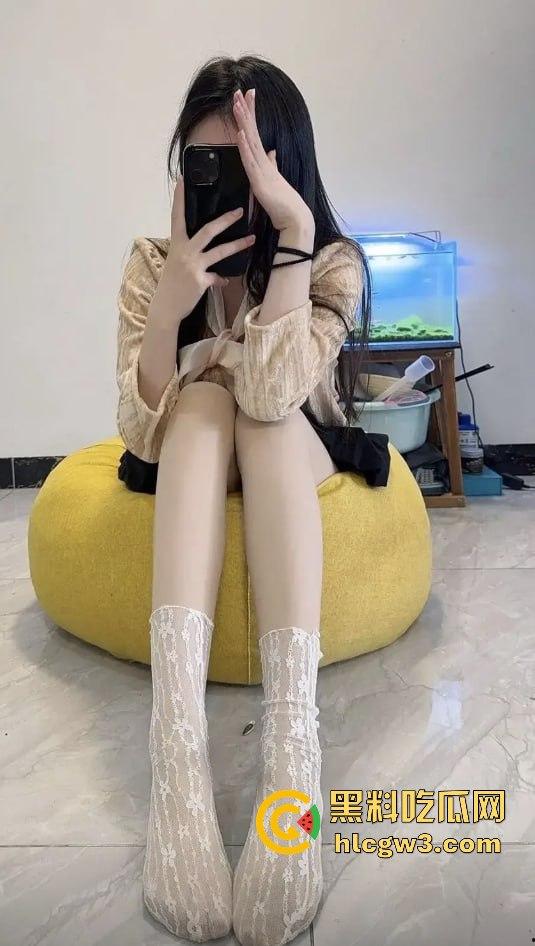 抖音骚气女网红『肉蛋战车』和『际遇』直播PK惩罚尺度爆炸 骚舞不够直接露奶露逼,真为流量拼到脱裤子!