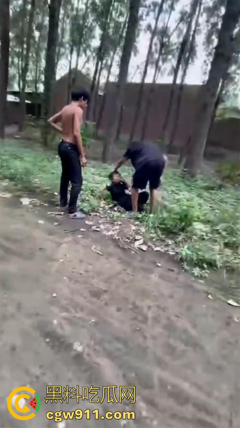 山东聊城临清市村头恶霸,烟店镇王集村一个14 岁,一个18岁,对一个12周岁的孩子进行殴打,真以为自己古惑仔了?