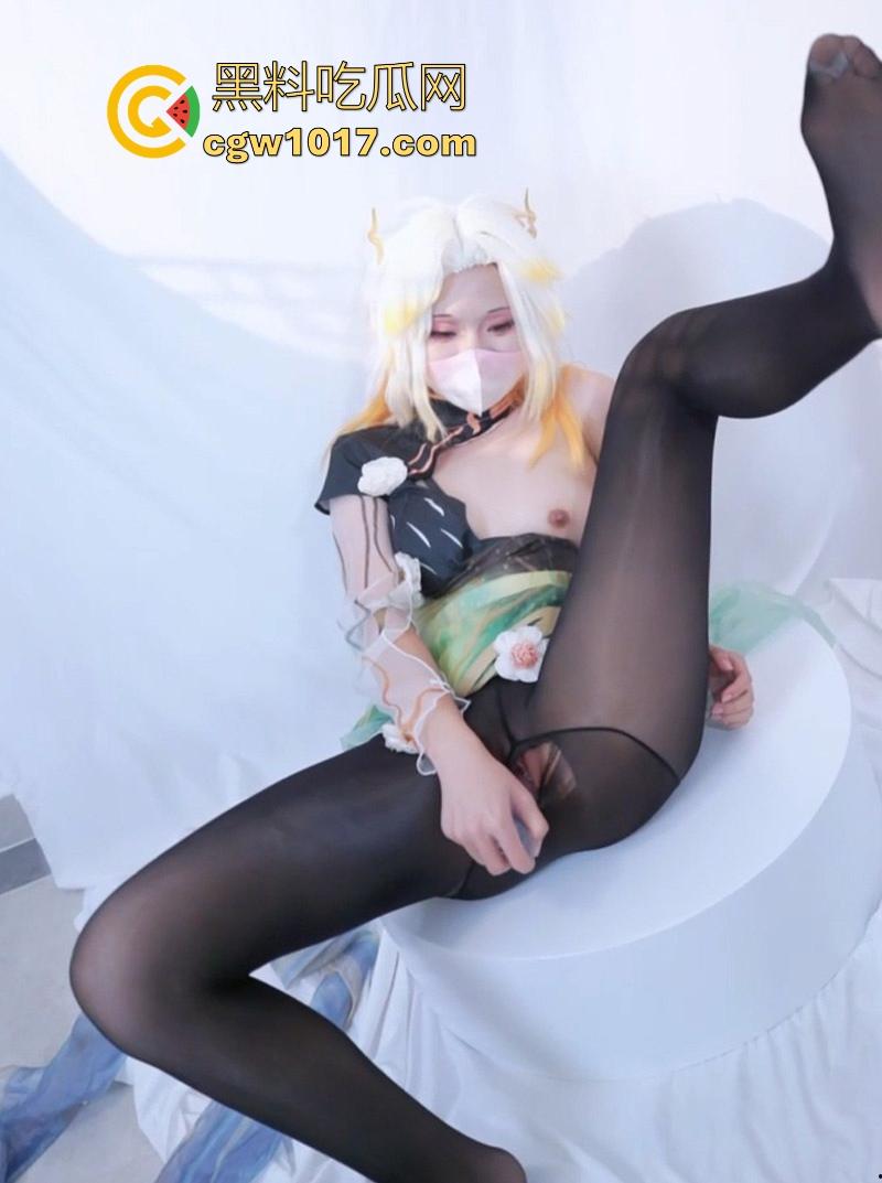 清纯反差福利姬【沐沐酱】最新自慰私拍流出,纤细尤物COS大乔,炮机嗡嗡狂顶嫩穴,粉红阴唇被撑开,撩到骨髓!