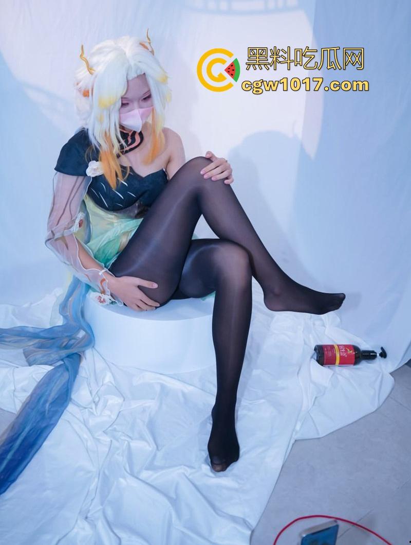 清纯反差福利姬【沐沐酱】最新自慰私拍流出,纤细尤物COS大乔,炮机嗡嗡狂顶嫩穴,粉红阴唇被撑开,撩到骨髓!