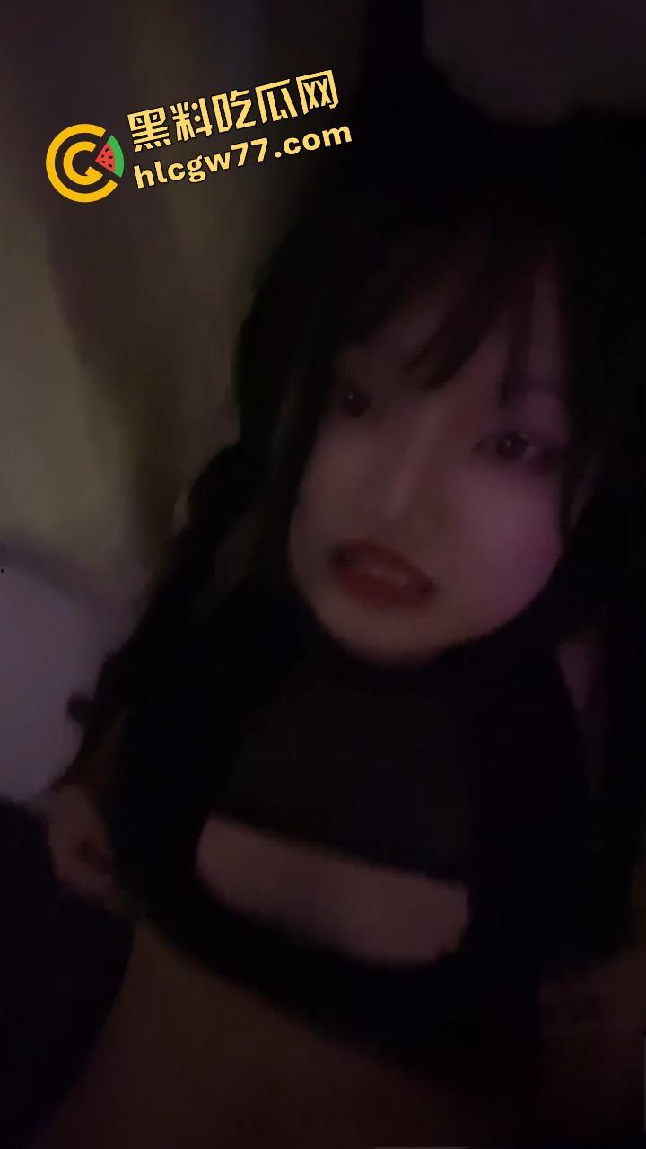 约炮双马尾极品萝莉【妮妮】白虎娇穴紧得夹爆,抓着马尾后入狂操蜜桃翘臀,娇乳晃眼白浆喷涌!