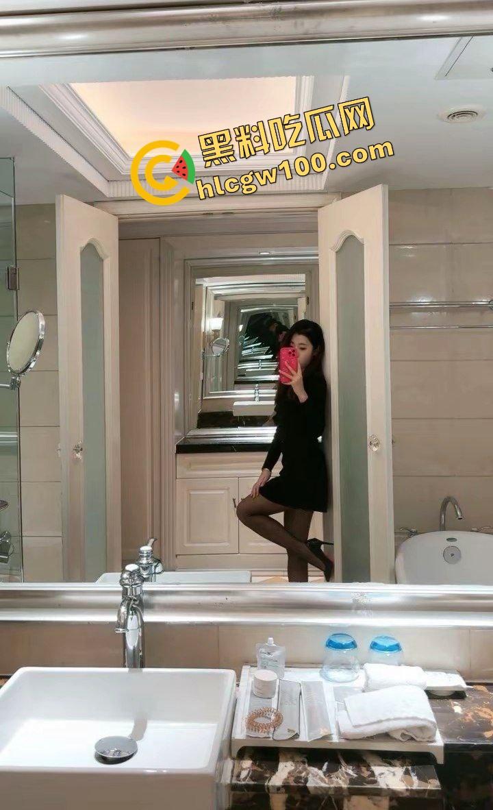 抖音辽宁工业大三反差婊骚货女大『魏魏』穿黑丝与大哥诱惑干炮 骚臀直上直下淫荡榨精!原创独家曝光流出!