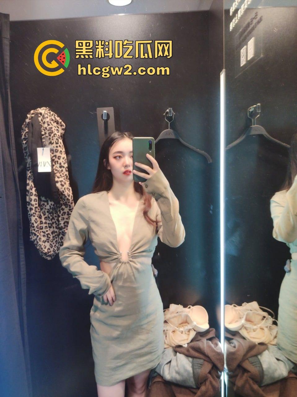 长沙理工学妹【钟语嫣】露脸自拍流出，清纯外表掩不住闷骚榨汁机，后入翘臀爽到爆！