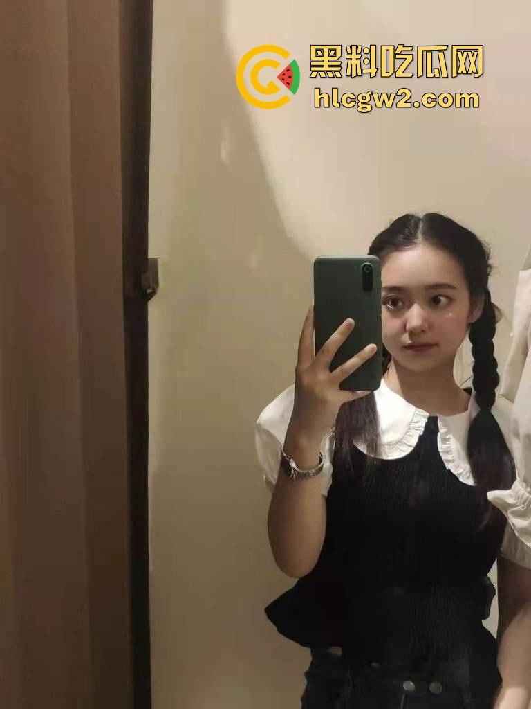 长沙理工学妹【钟语嫣】露脸自拍流出,清纯外表掩不住闷骚榨汁机,后入翘臀爽到爆!