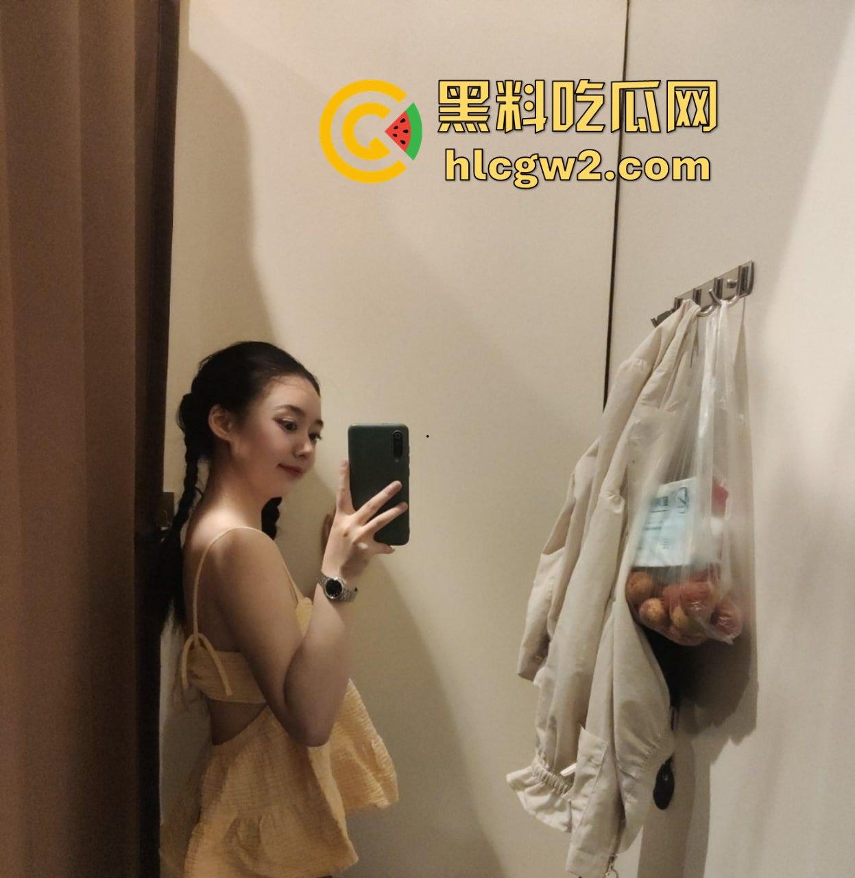 长沙理工学妹【钟语嫣】露脸自拍流出,清纯外表掩不住闷骚榨汁机,后入翘臀爽到爆!