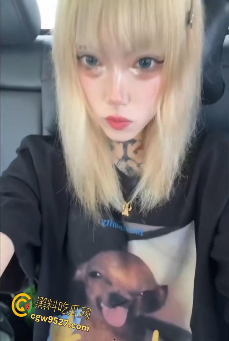 抖音网红精神小妹【无能巨婴】,线下约炮视频泄露,满背纹身滴蜡调教,楼梯站立后入猛操,真是骚到没边 !