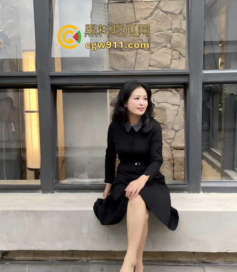 成功驯服骚逼熟女大姐,调情做爱无套暴操一镜到底,浓精灌满湿滑阴道,彻底对我臣服的!