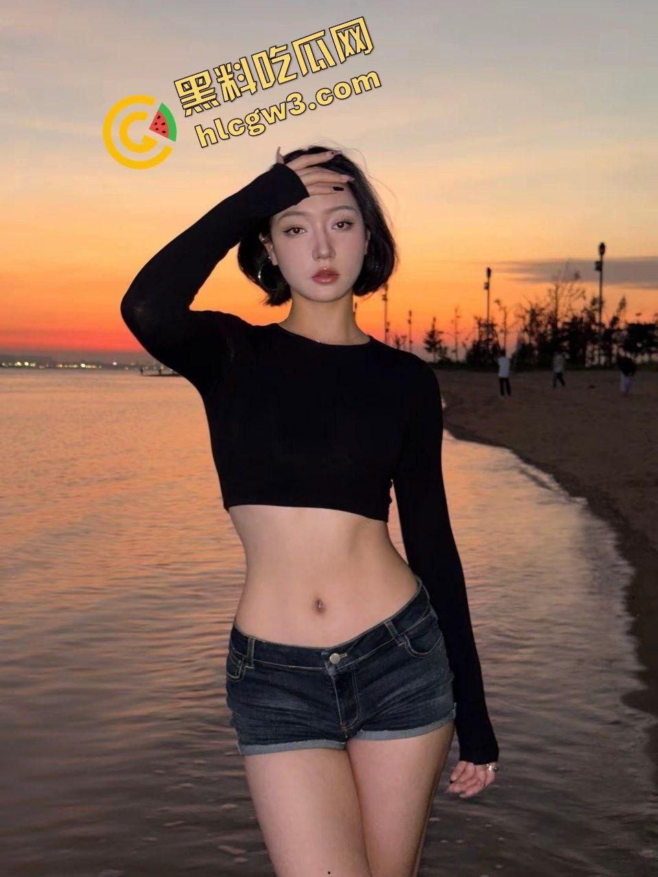 抖音擦边风骚健身女网红『阿也』前凸后翘反差鸡 土豪哥赠项链爆操渔网臀!原创独家曝光!