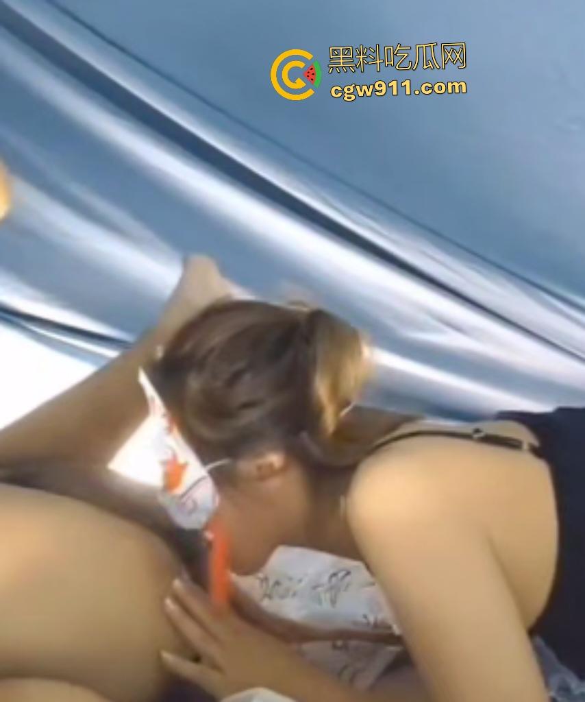 十年婚姻两公婆无激情,重度丝袜控的淫妻在帐篷内激战单男,灰丝裹臀坐脸喷汁,各种姿势狂操内射!