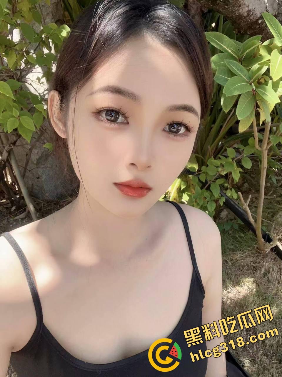 舔狗舔到最后一场空,舔了三年女神,结果还不是成了有钱人胯下的专属母狗,只配给金主吃鸡!