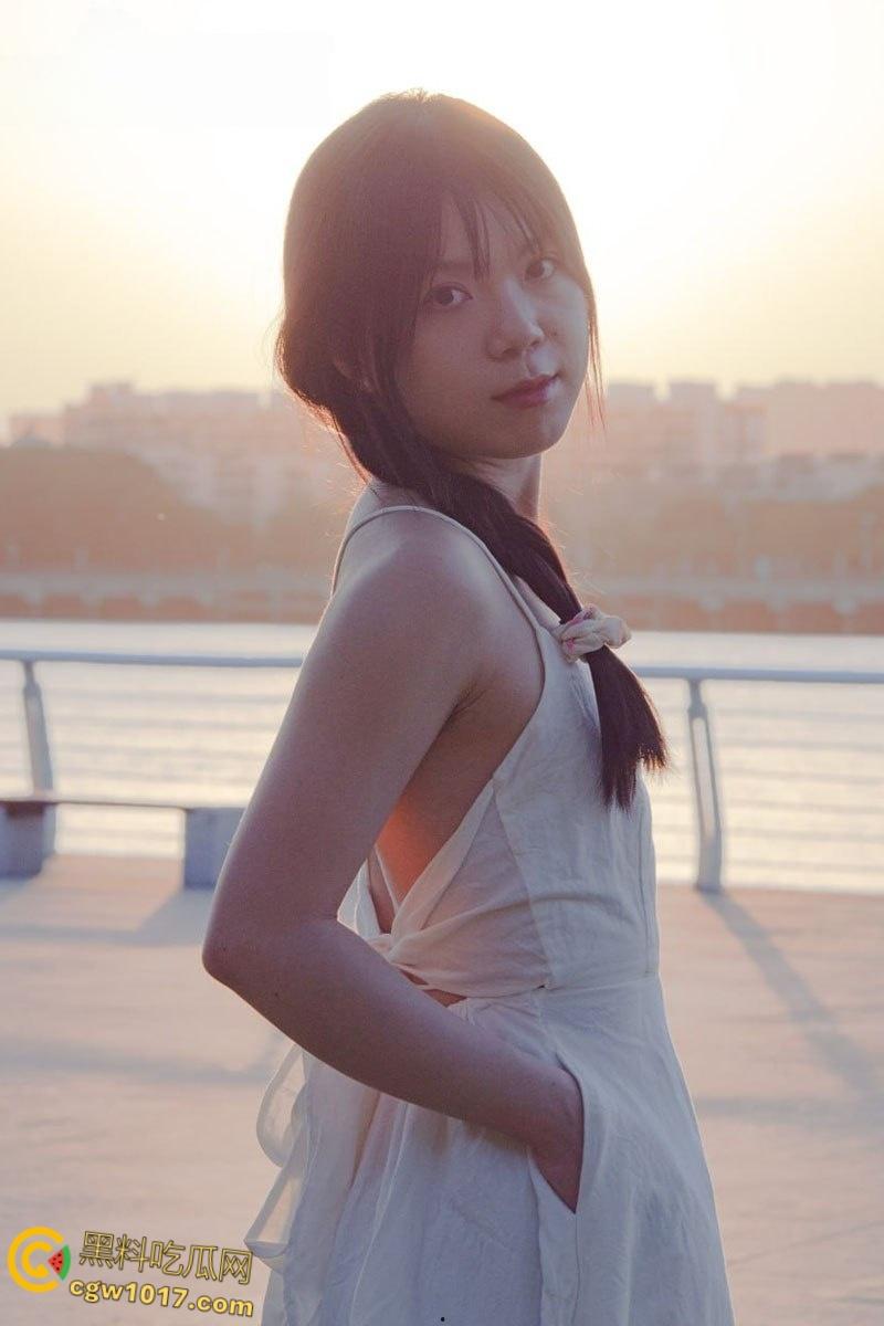 中国美术学院清纯女神【苏雨桐】，化身性感黑丝小野猫，SM绳缚捆绑爆操，高超口技深喉吞吐，馒头小穴紧夹大屌！