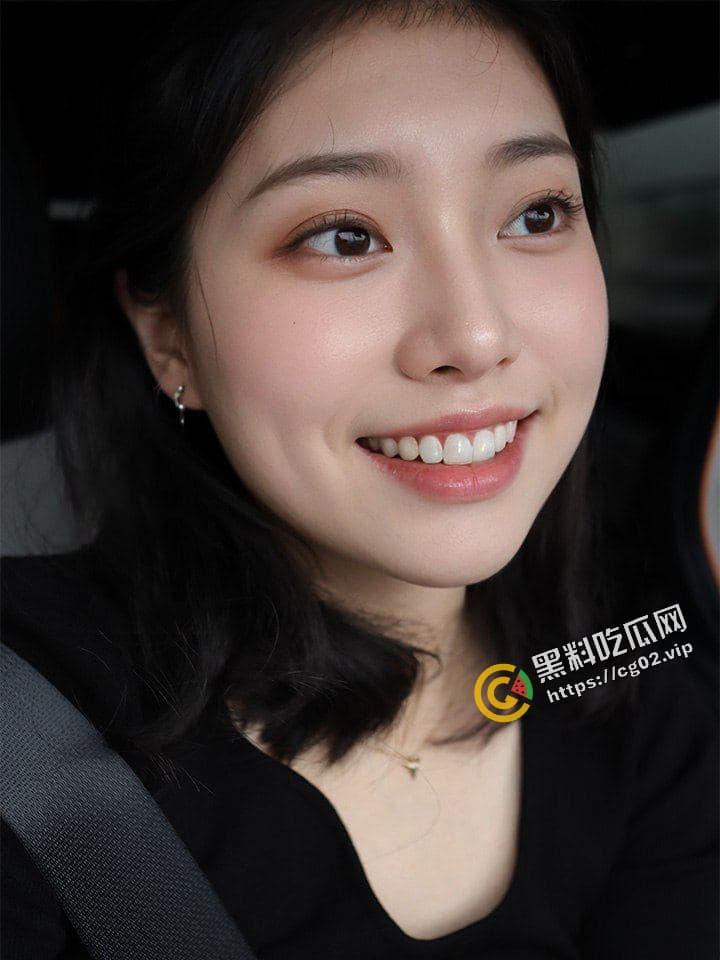 渣男曝光 反差极品女友 秦嘉倪  肥臀美鲍白虎 连体黑丝被男友抱腿猛操 长枪直入  眼镜母狗淫叫不断  这大肉屁股后入的视觉冲击